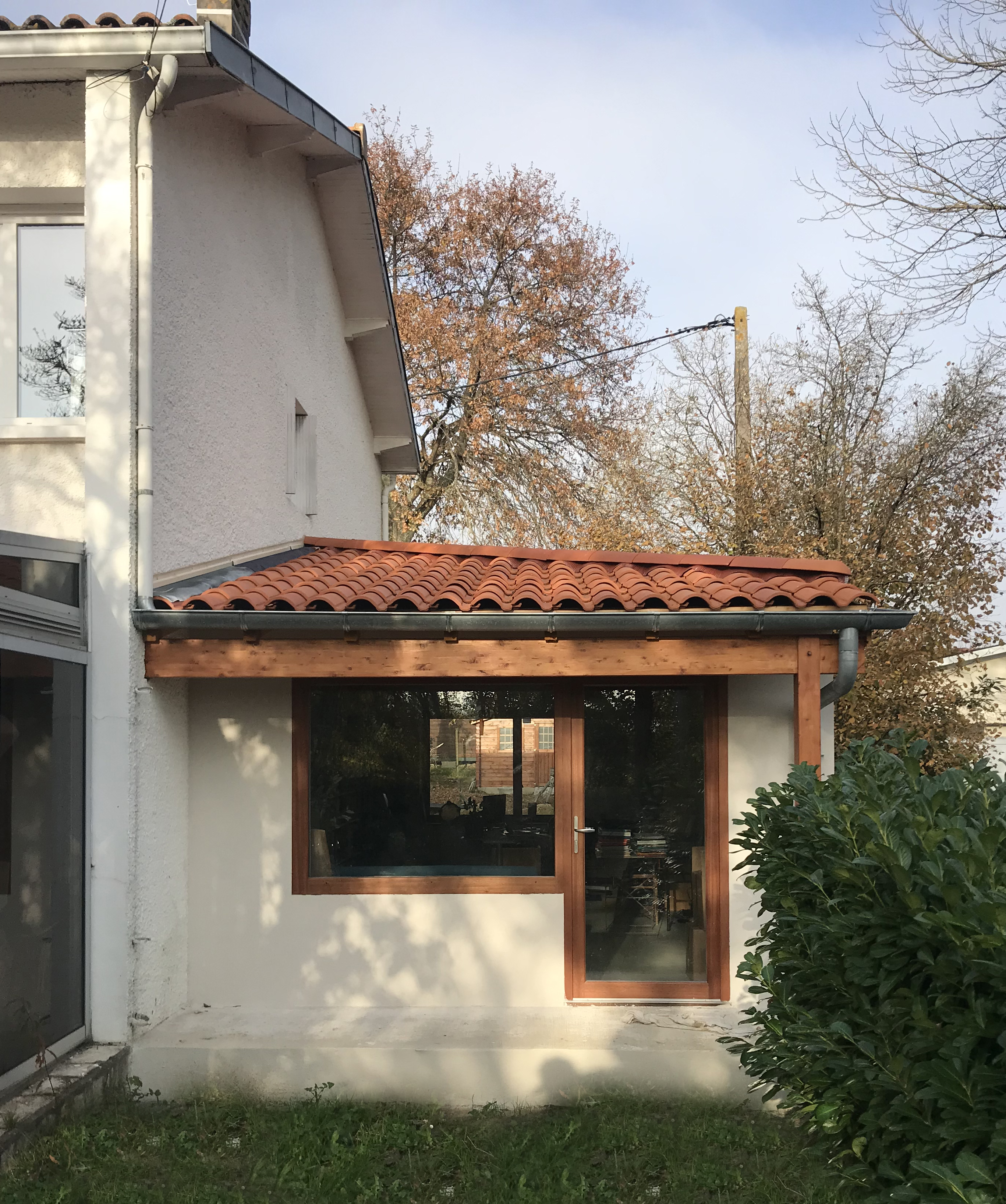 2024. Atelier de chant - Construction d'un atelier de chant en extension d'une maison individuelle - Pompignac (33) - Depuis le jardin - Livré.jpg